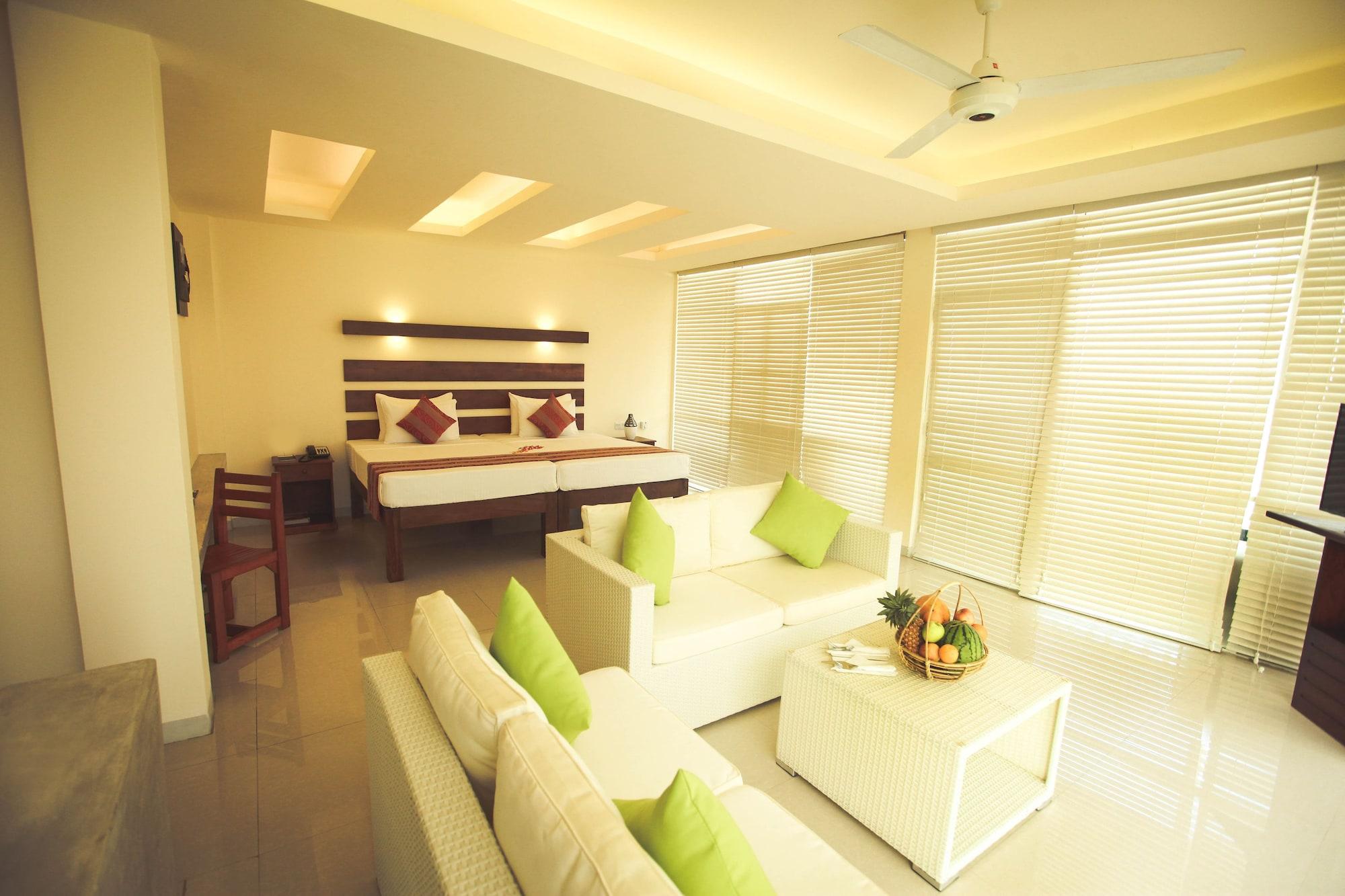 Beacon Beach Hotel Negombo Exterior photo
