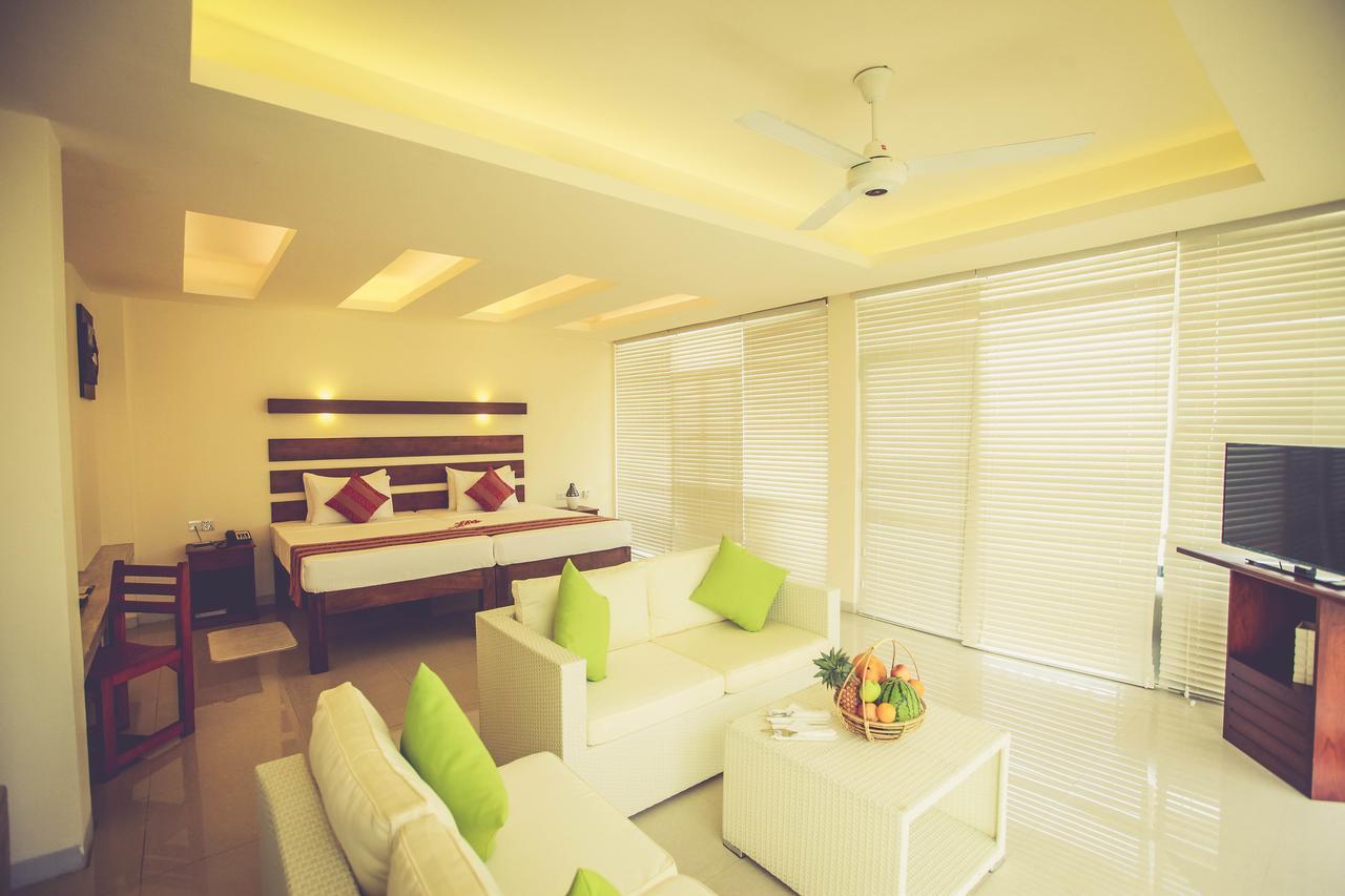 Beacon Beach Hotel Negombo Exterior photo