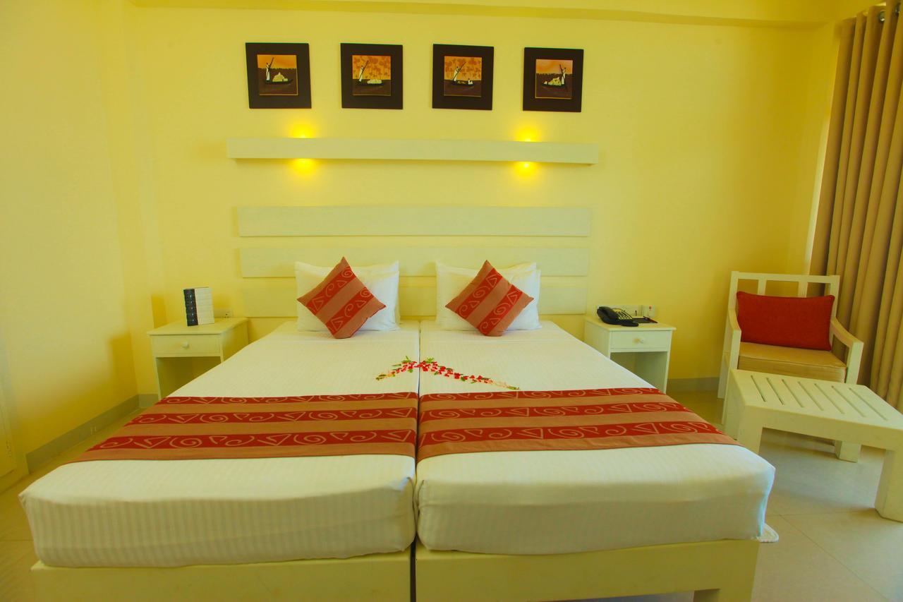 Beacon Beach Hotel Negombo Exterior photo